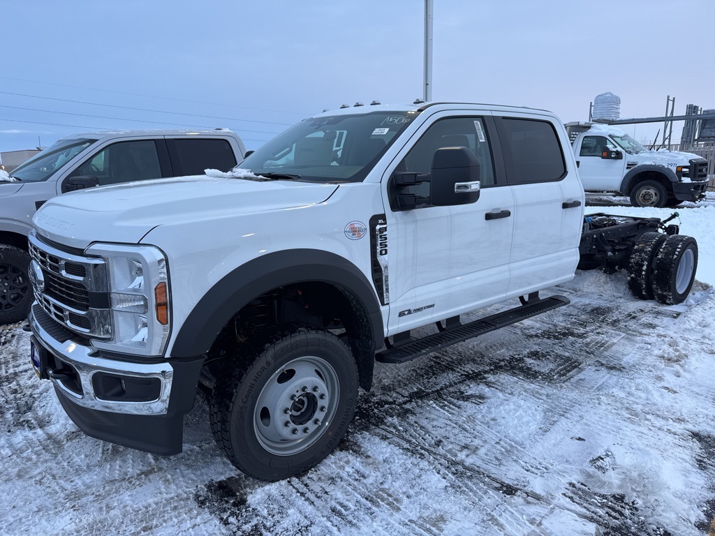 2025 Ford F-550 Super Duty Chassis Cab XL's photo