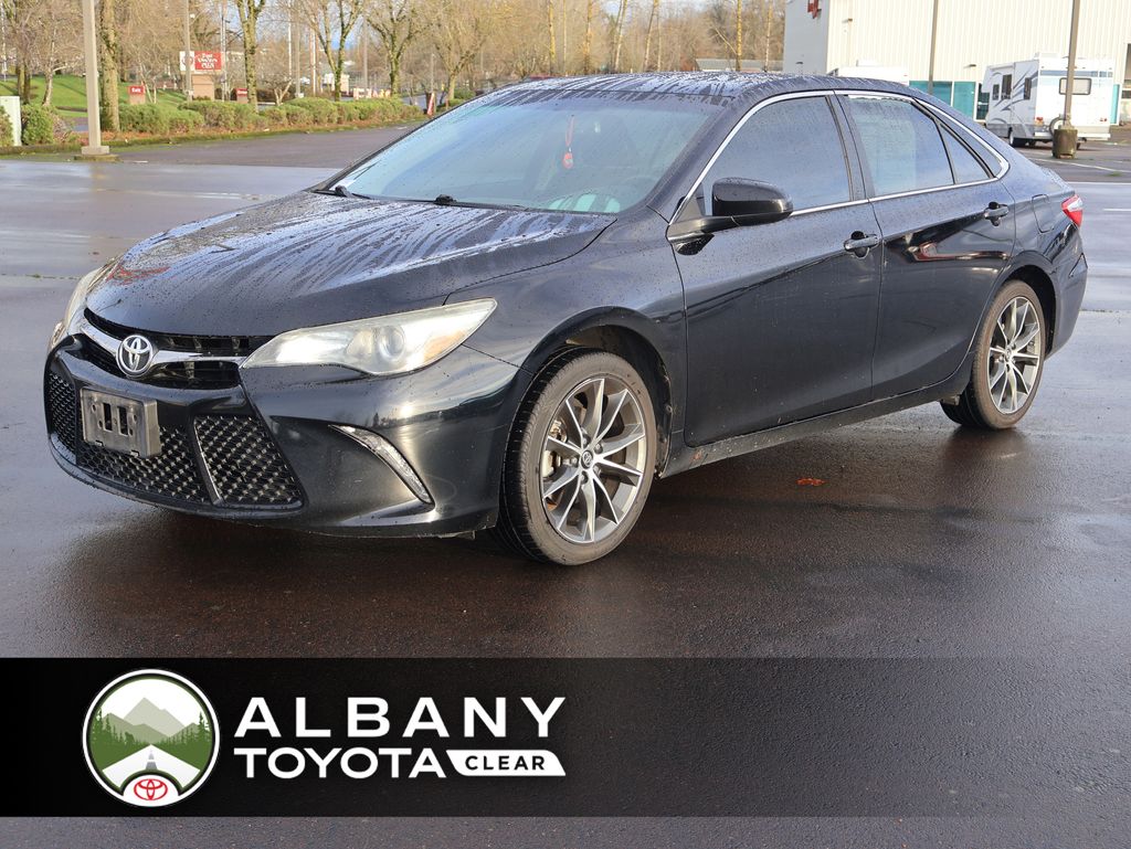 2017 Toyota Camry XSE's photo