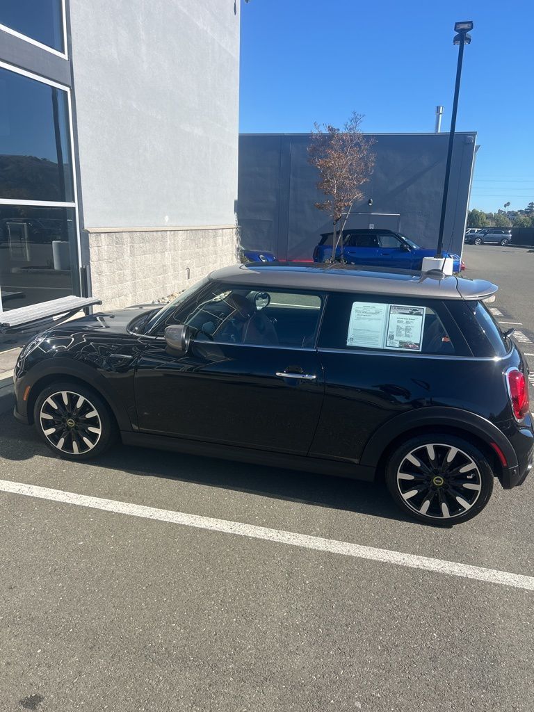 Used 2024 MINI Hardtop 2 Door SE with VIN WMW13DJ04R2V49328 for sale in Corte Madera, CA