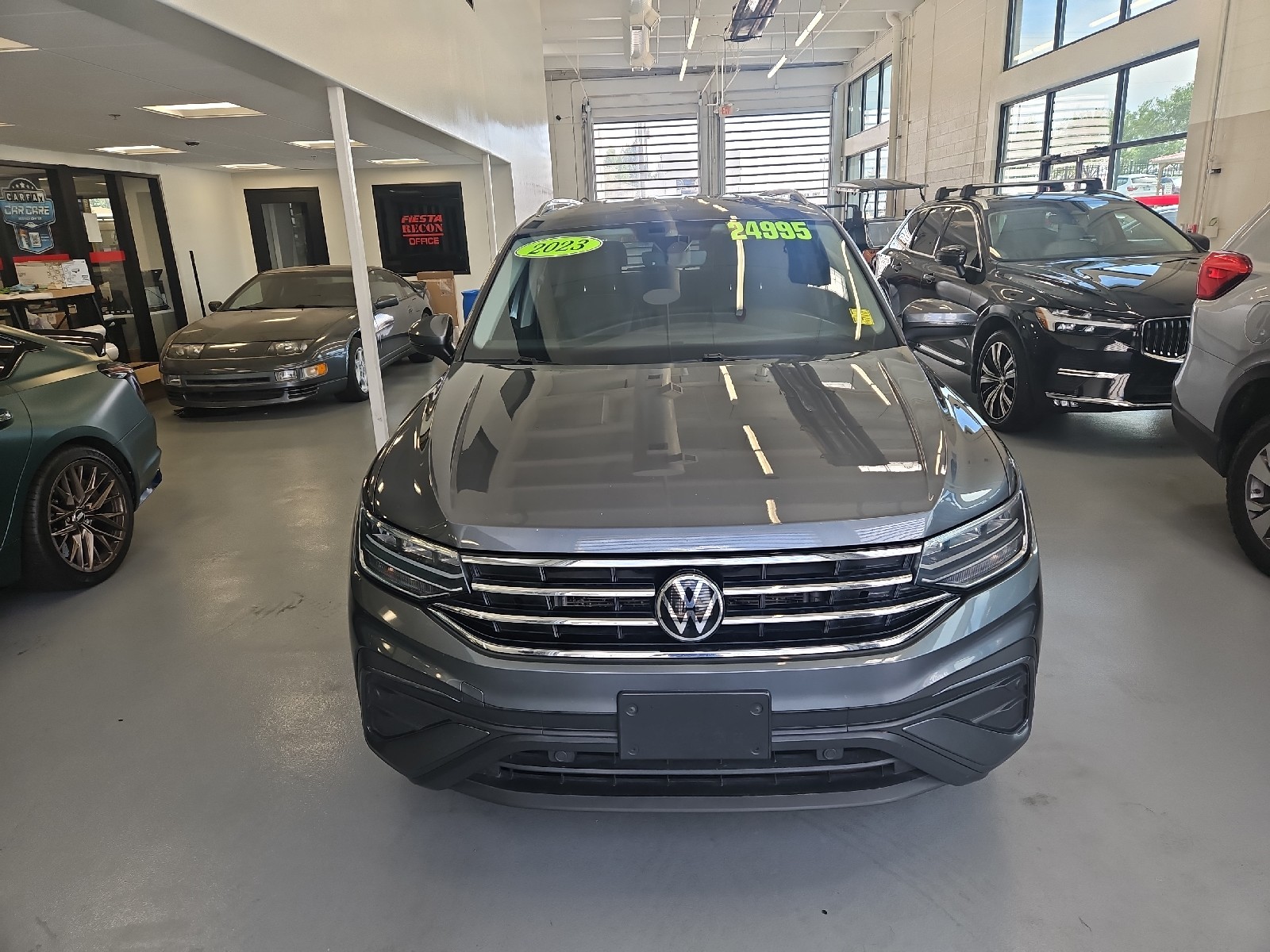 Used 2023 Platinum Gray Metallic Volkswagen SE image 2