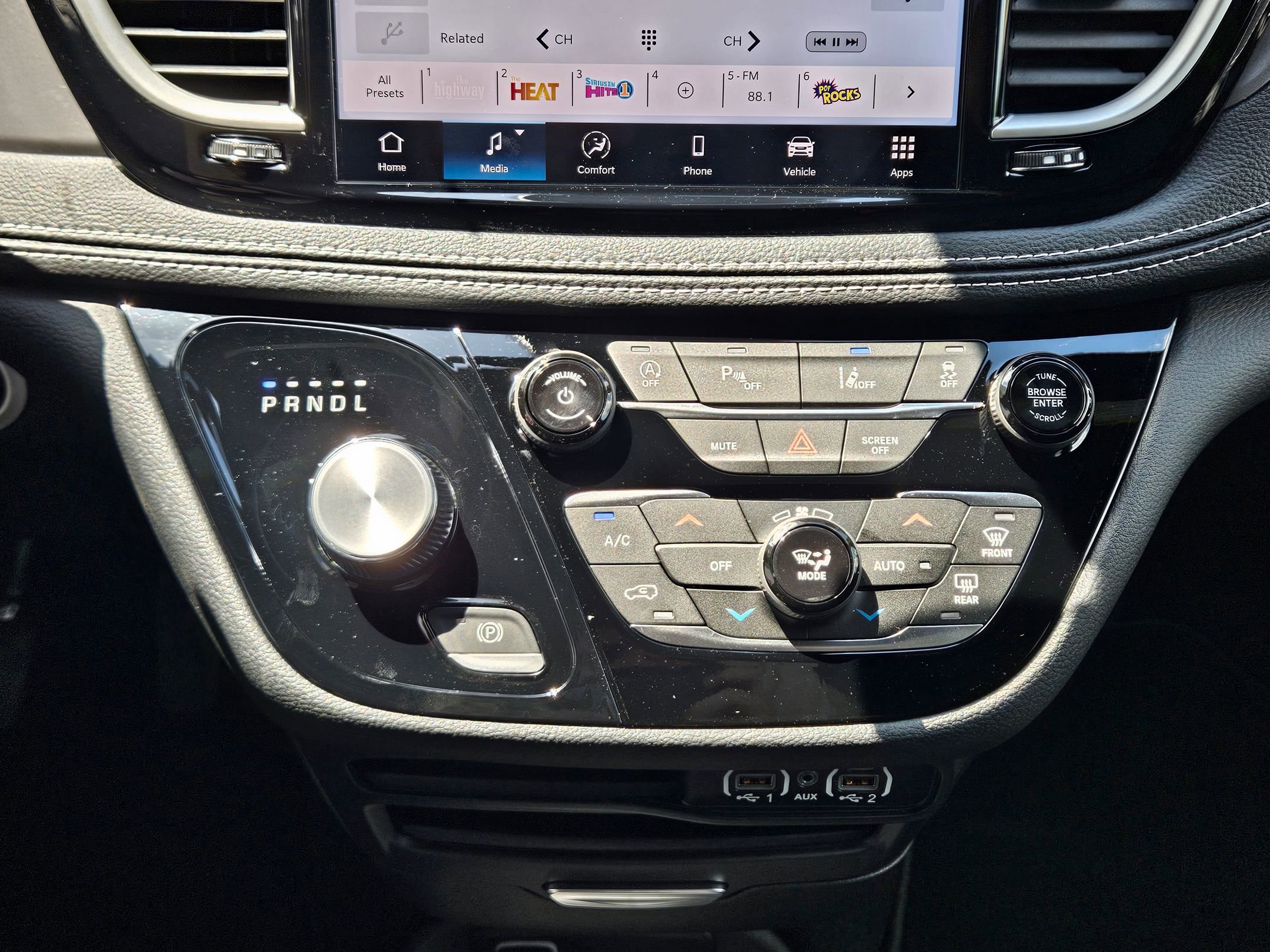 2025 Chrysler Pacifica photo 11