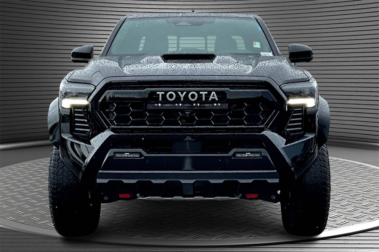 2025 Toyota Tacoma TRD Pro 4x4 photo 2