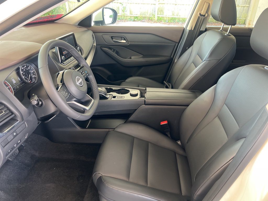 2023 Nissan Rogue SV photo 4