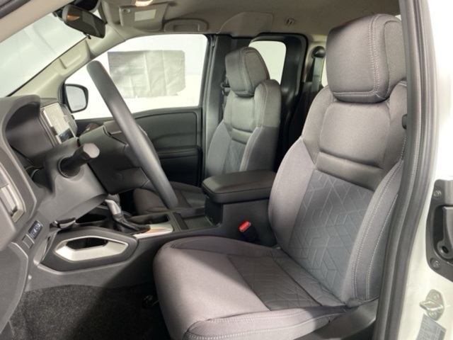 2025 Nissan Frontier SV photo 5