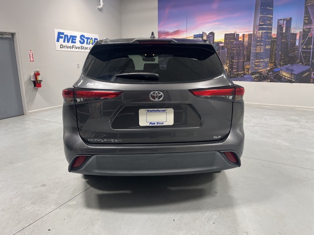 2021 Toyota Highlander XLE photo 22