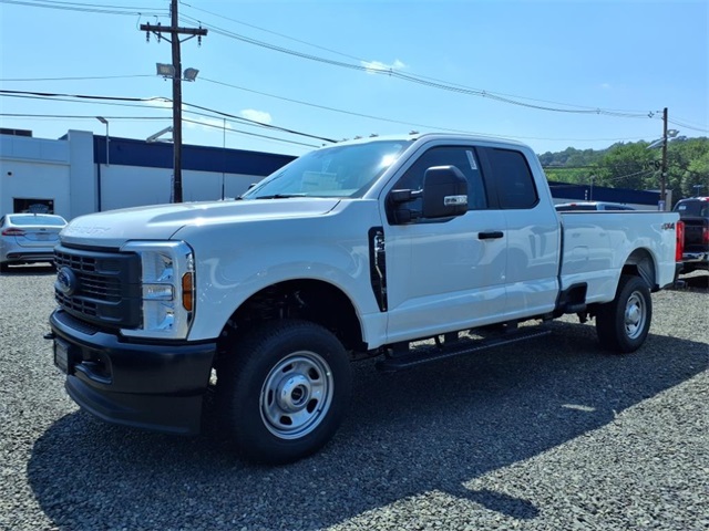 2025 Ford F-350 photo 2