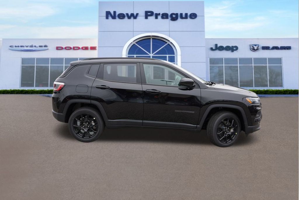 2025 Jeep Compass Latitude photo 2