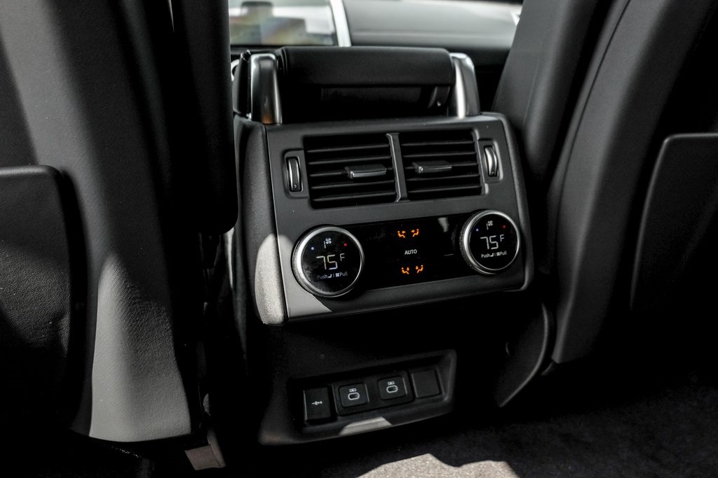 2025 Land Rover Discovery Metropolitan Edition photo 17