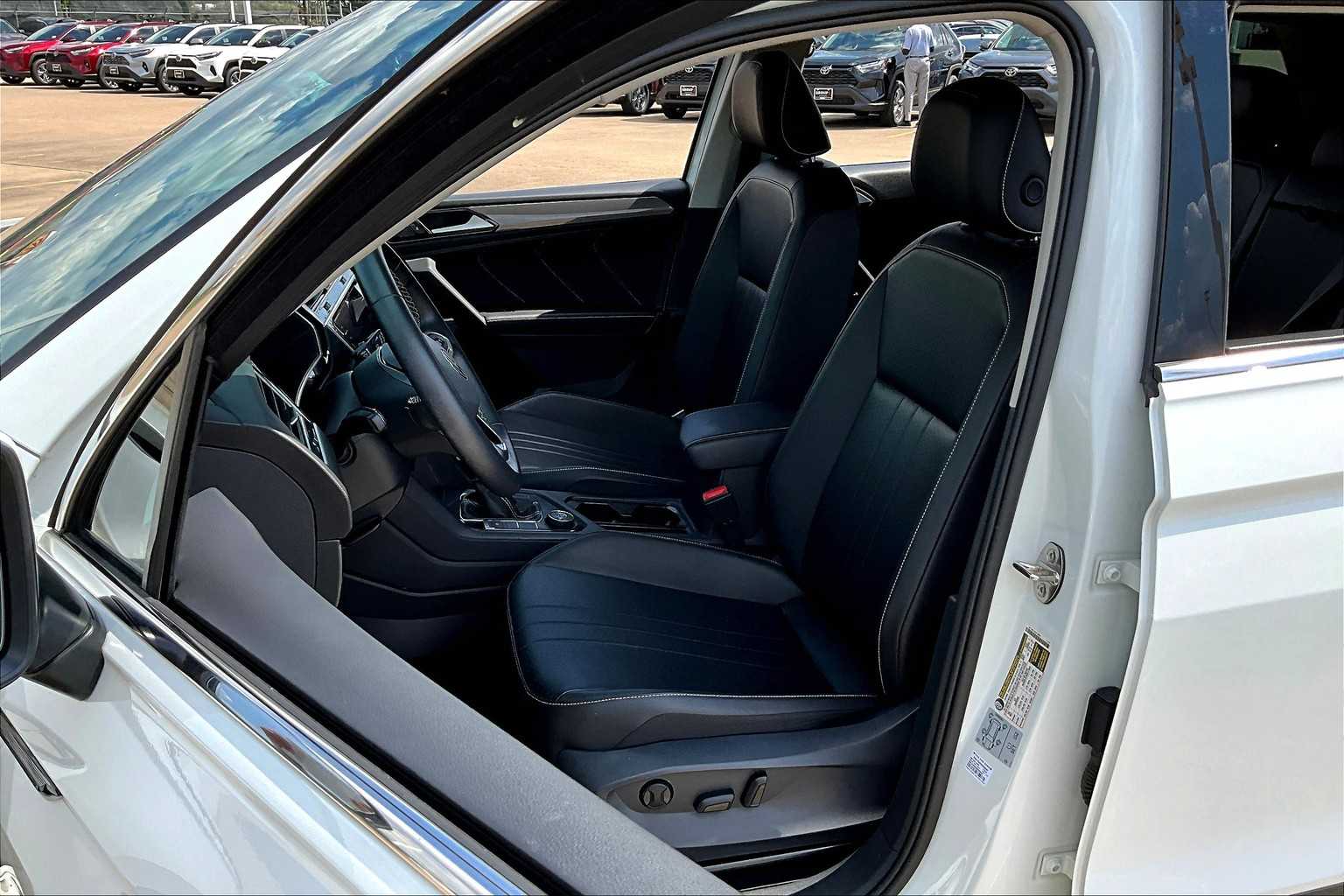 2022 Volkswagen Tiguan SE photo 14