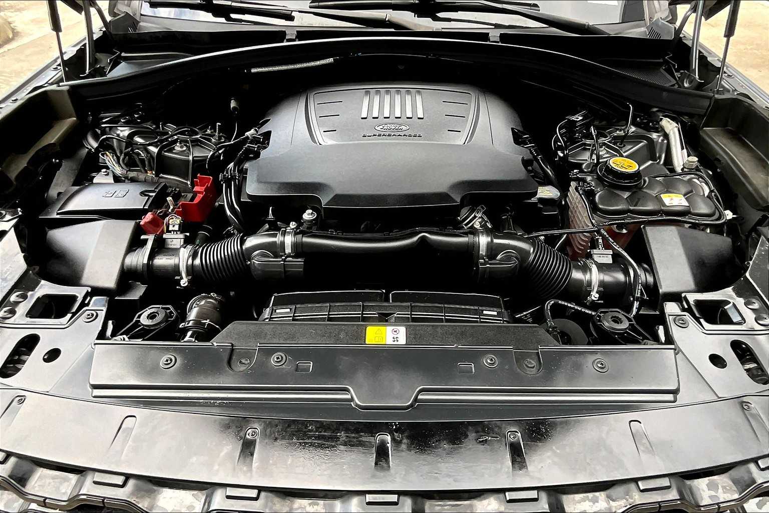 2018 Land Rover Range Rover Velar R-Dynamic SE photo 29