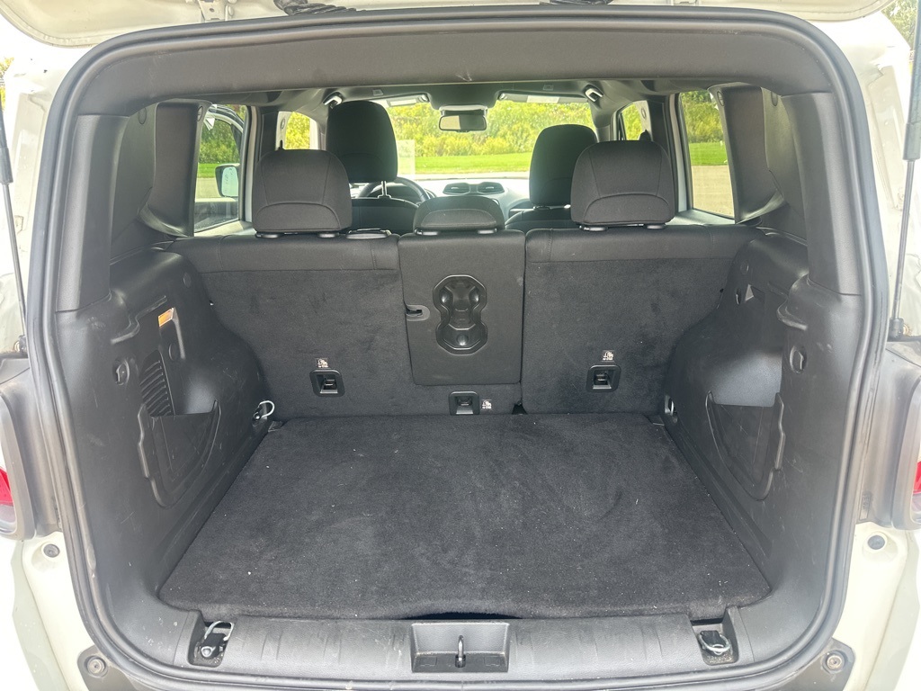 2022 Jeep Renegade Altitude photo 19