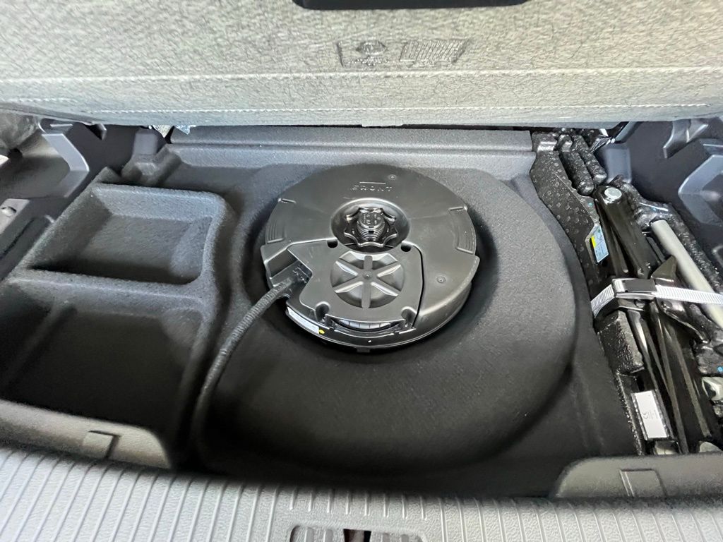 2025 Volkswagen Atlas SEL Premium R-Line photo 30