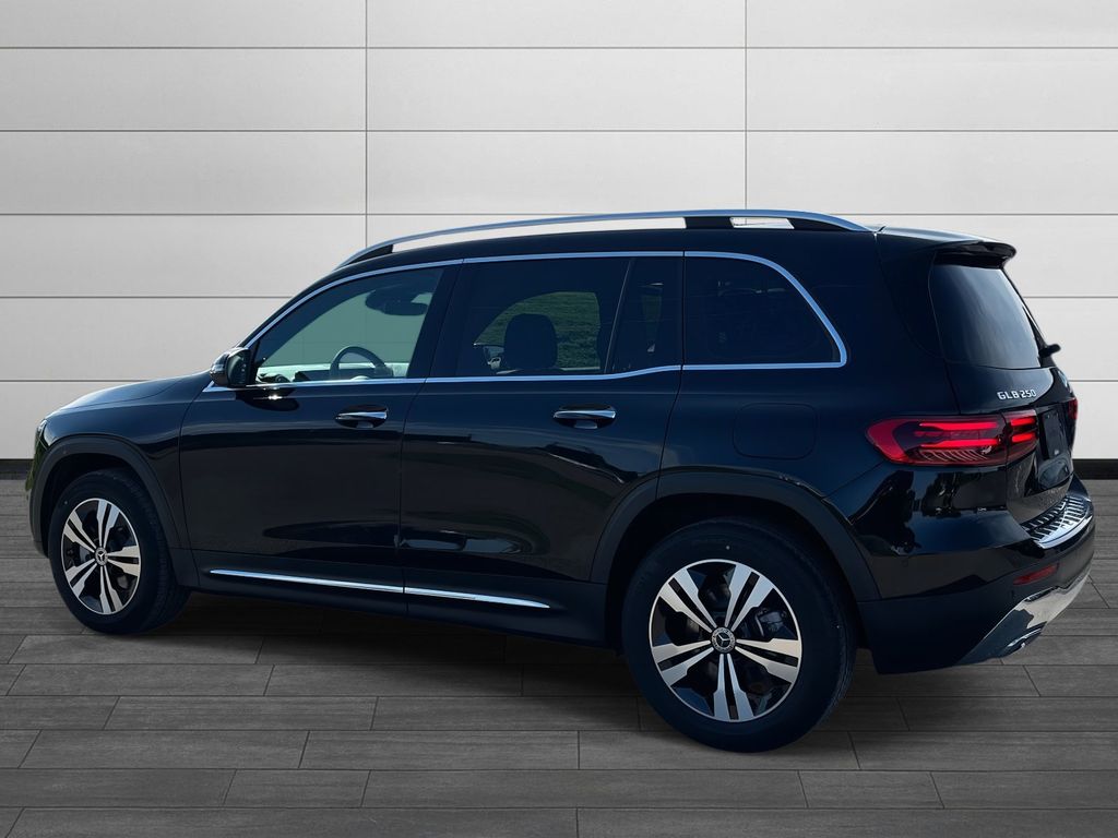 2025 Mercedes Benz GLB 250 photo 3