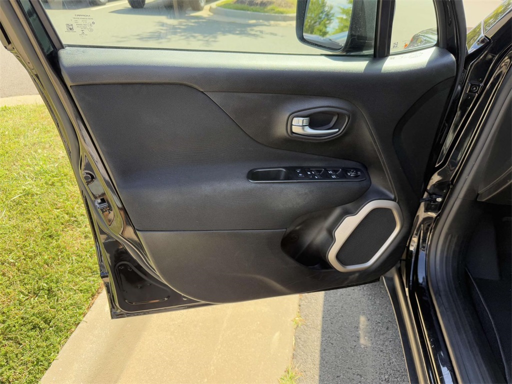 2017 Jeep Renegade Sport photo 24
