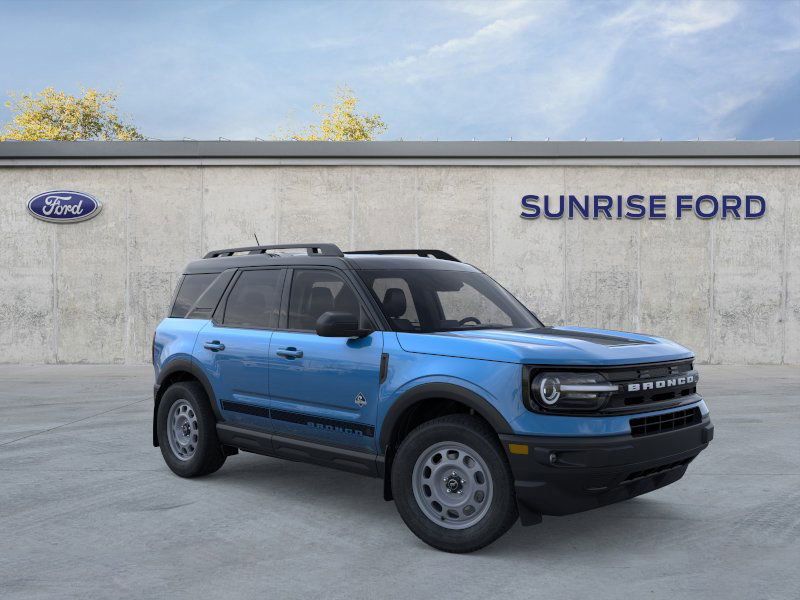 2024 Ford Bronco Sport Outer Banks photo 2