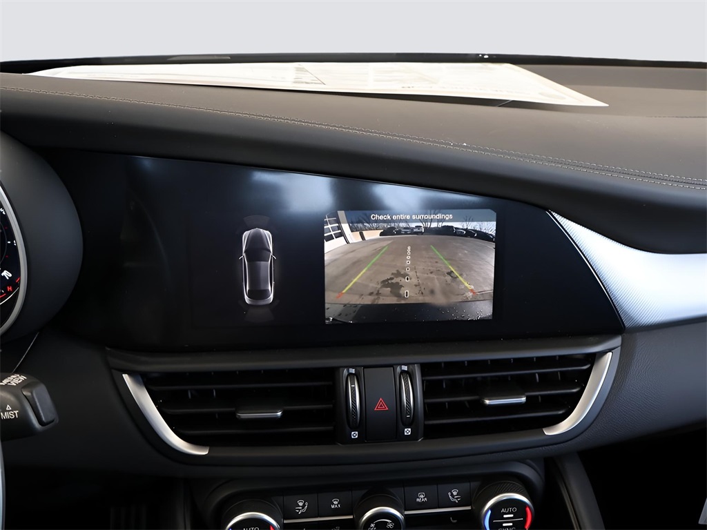 2025 Alfa Romeo Giulia Base photo 23