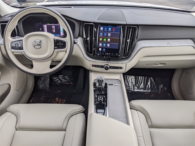 2024 Volvo XC60 B5 Ultimate photo 2