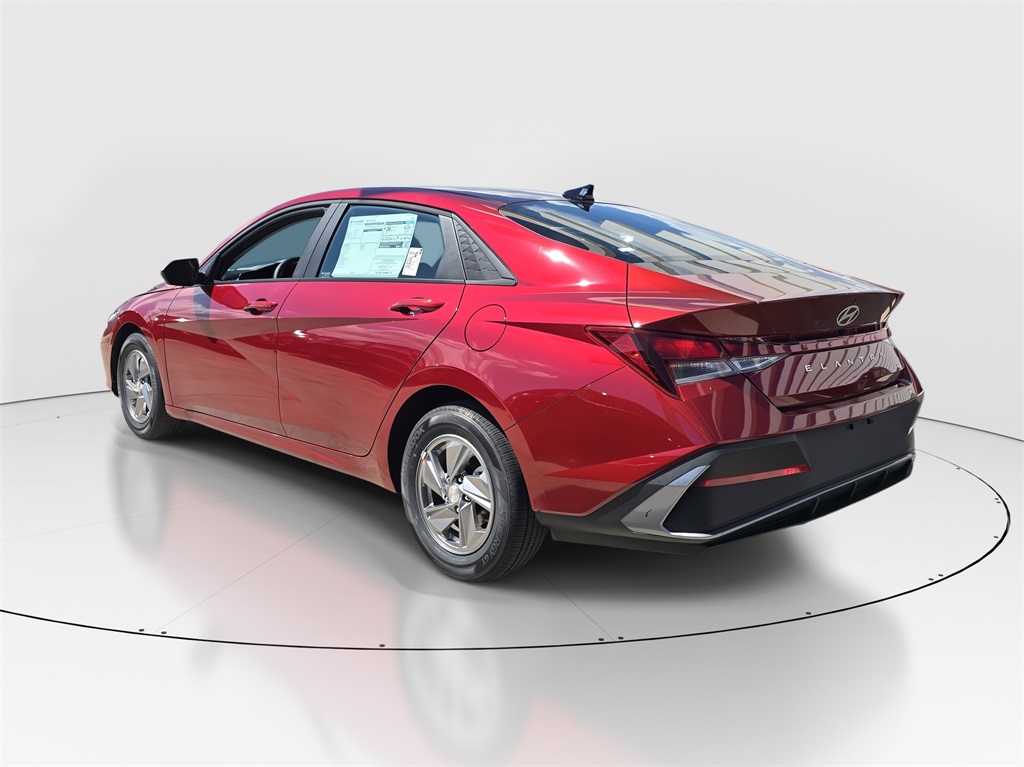 2025 Hyundai Elantra SE photo 4