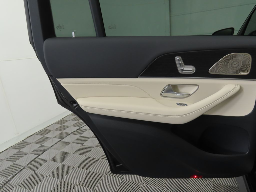 2025 Mercedes Benz GLS 450 4MATIC photo 25