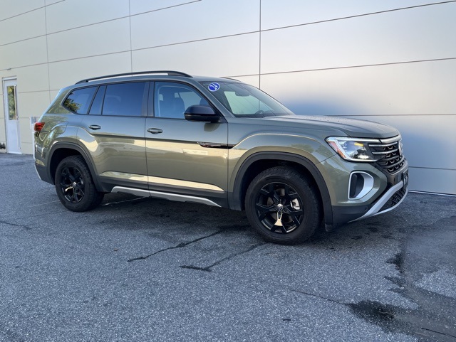 2024 Volkswagen Atlas Peak Edition SE Technology photo 25