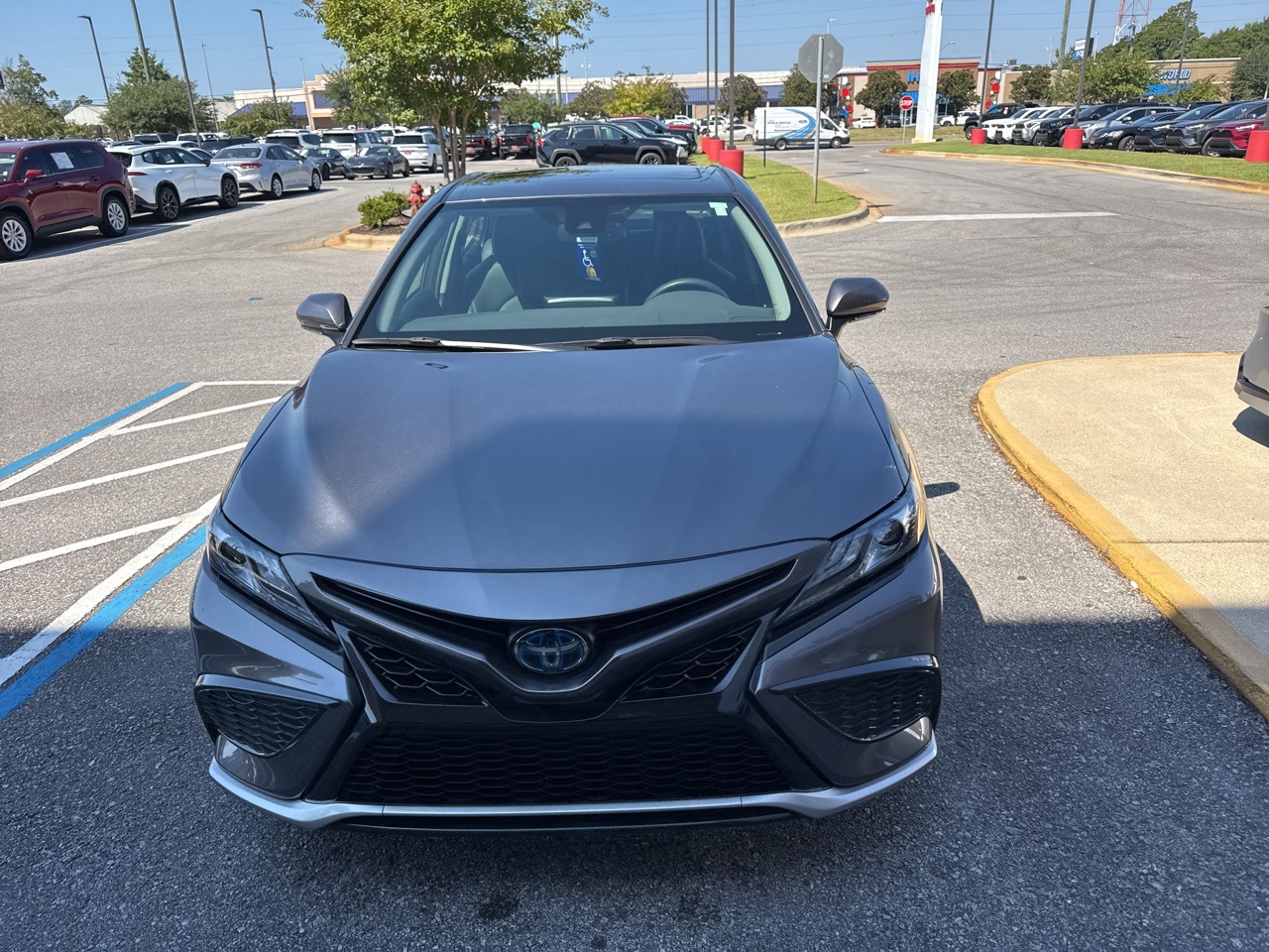 2022 Toyota Camry Hybrid XSE photo 2