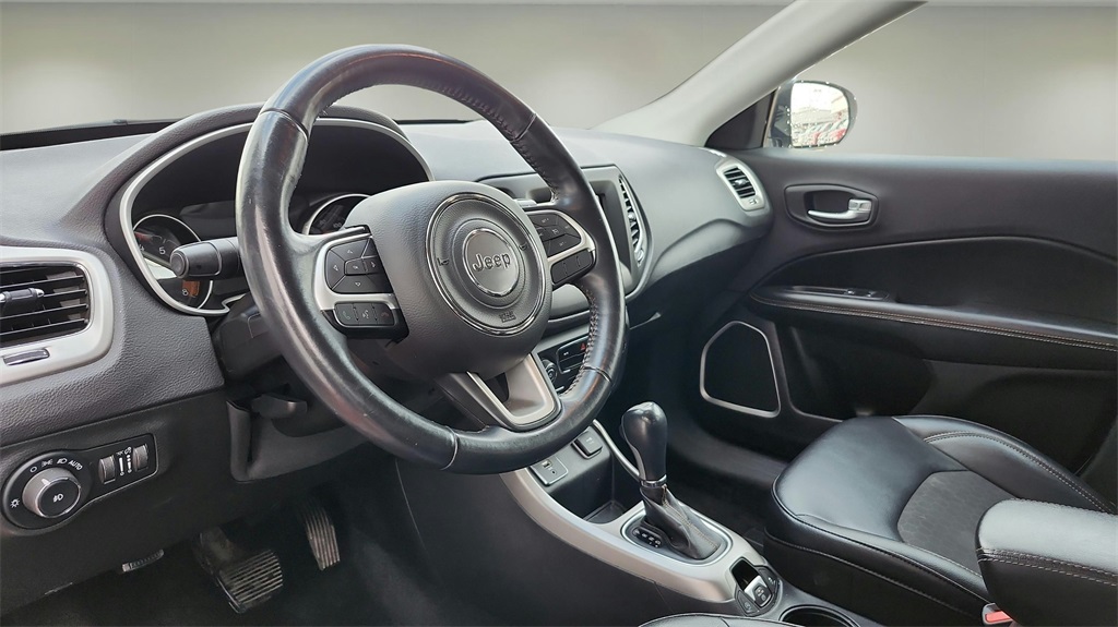 2017 Jeep Compass Latitude photo 9