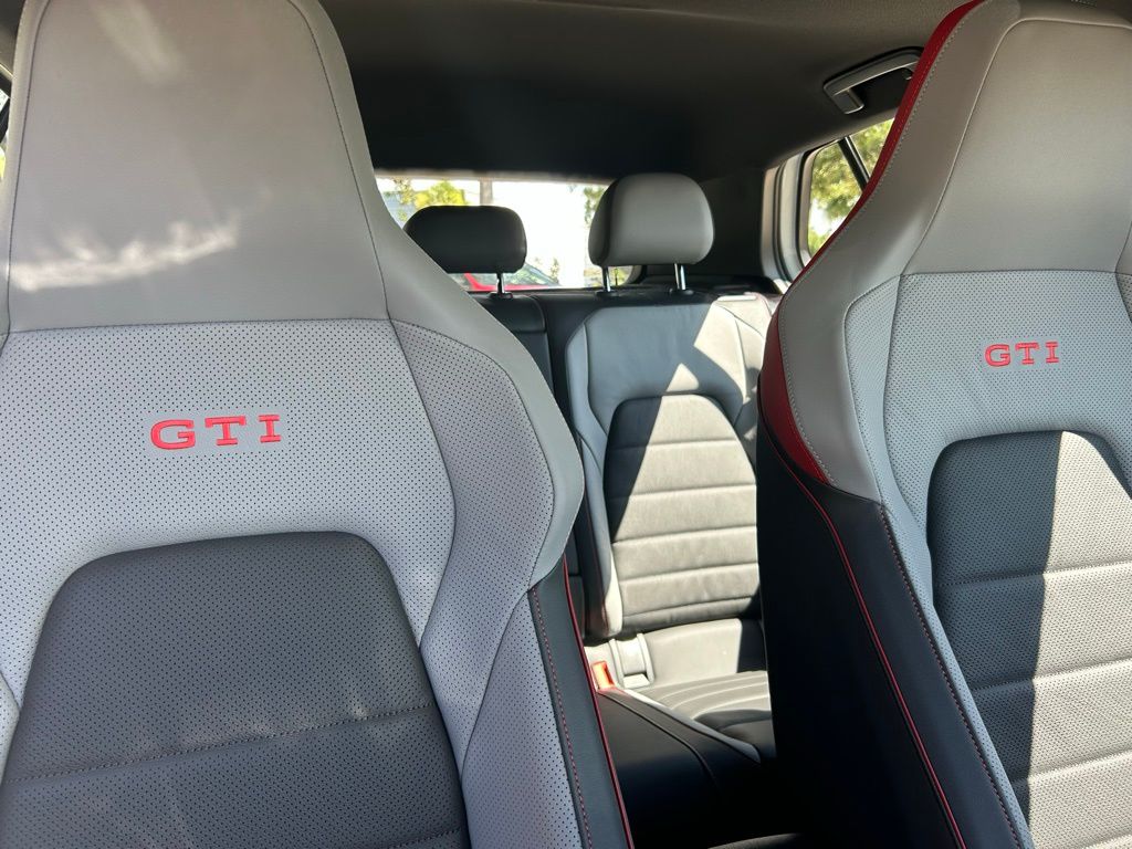 2025 Volkswagen Golf GTI SE photo 30
