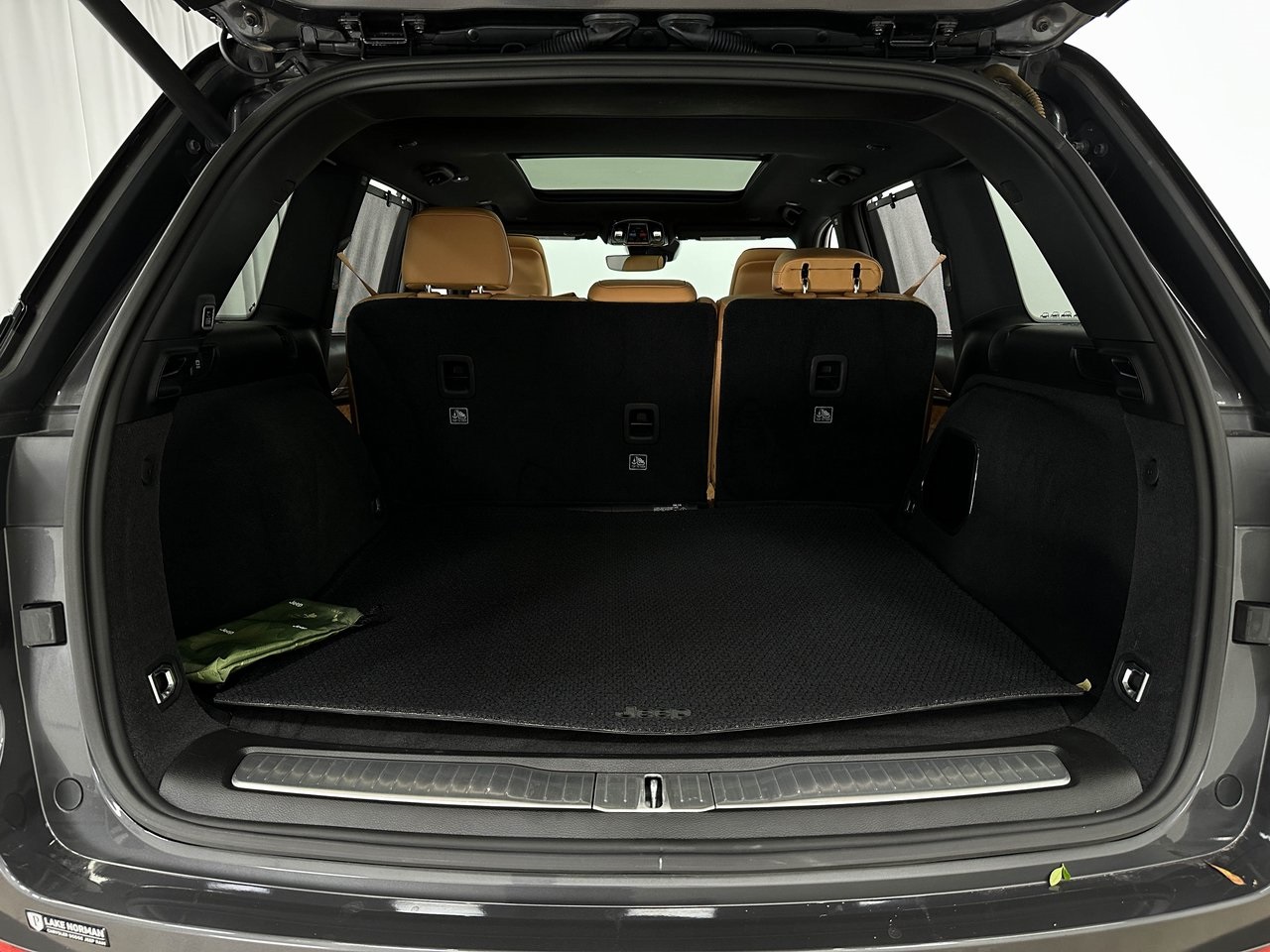 2022 Jeep Grand Cherokee Summit photo 3