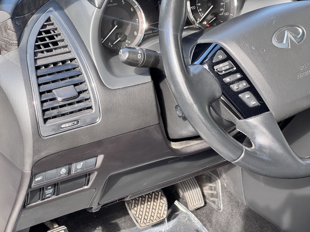 2022 Infiniti QX80 Luxe photo 18
