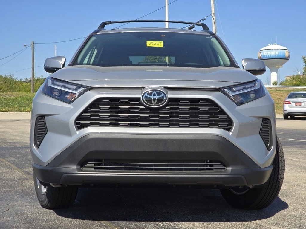 2025 Toyota RAV4 XLE photo 15