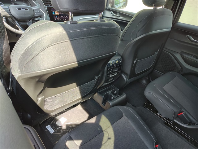 2025 Jeep Grand Cherokee Laredo photo 28