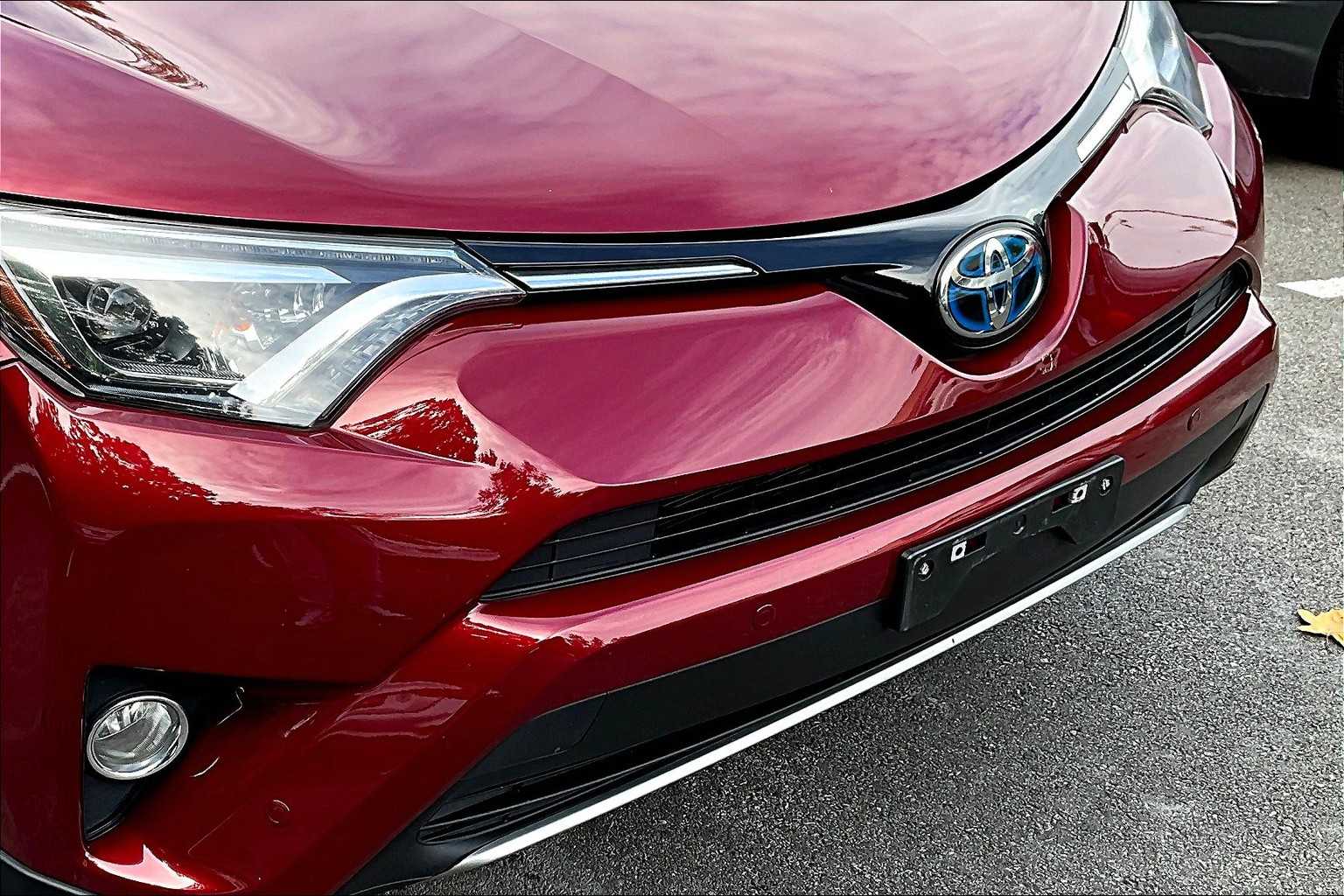 2018 Toyota RAV4 Hybrid Limited photo 28