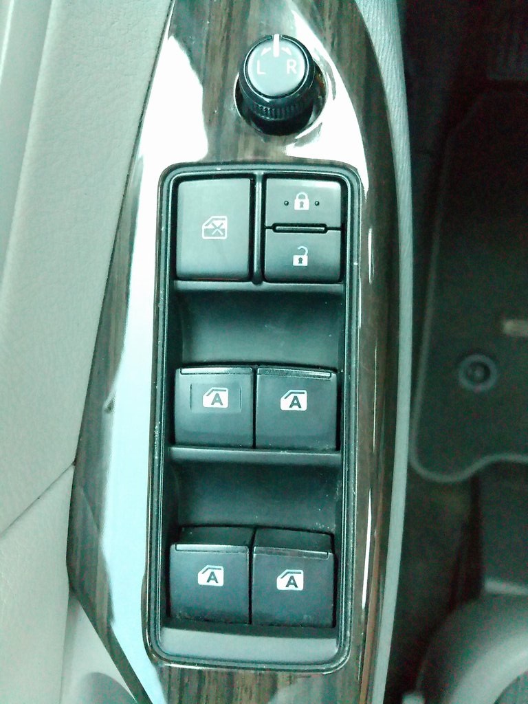 2018 Toyota Sienna XLE photo 42