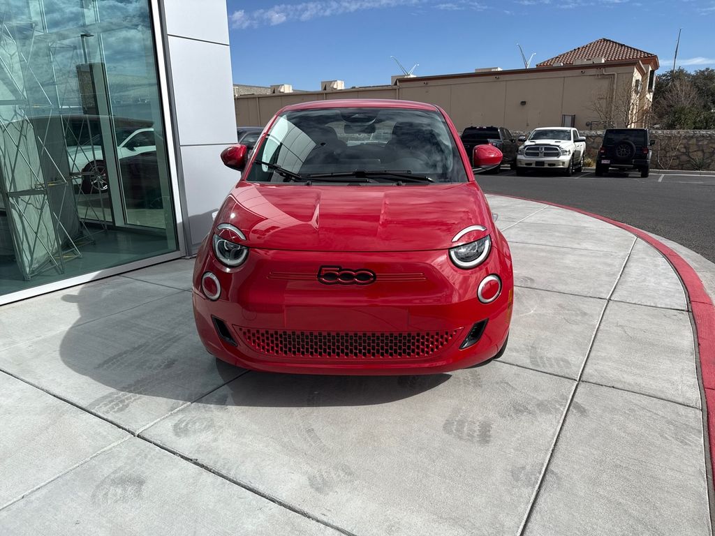2024 Fiat 500e Red photo 2