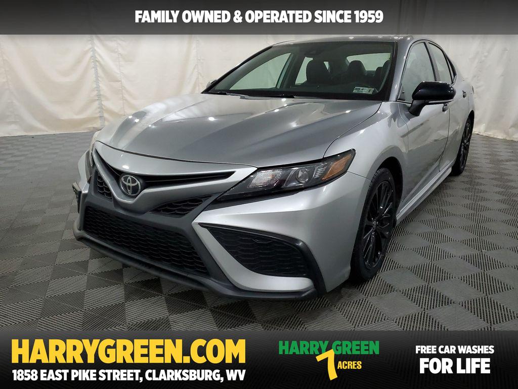 2022 Toyota Camry SE Nightshade's photo