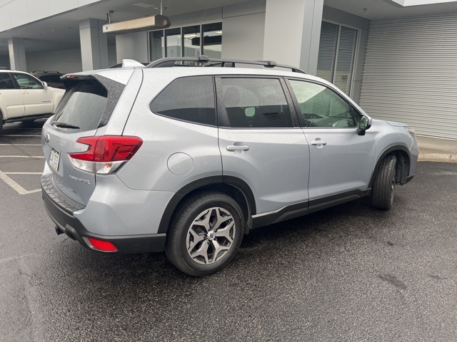 2021 Subaru Forester Premium photo 2