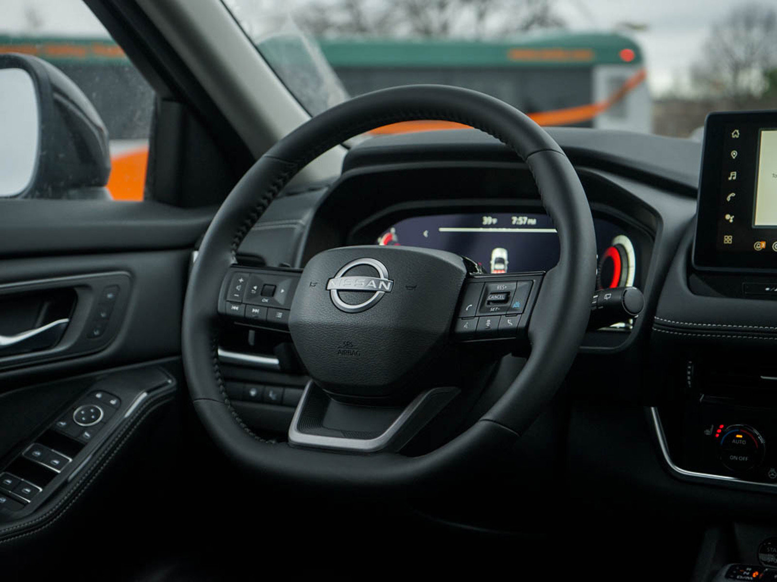 2025 Nissan Rogue SL photo 15