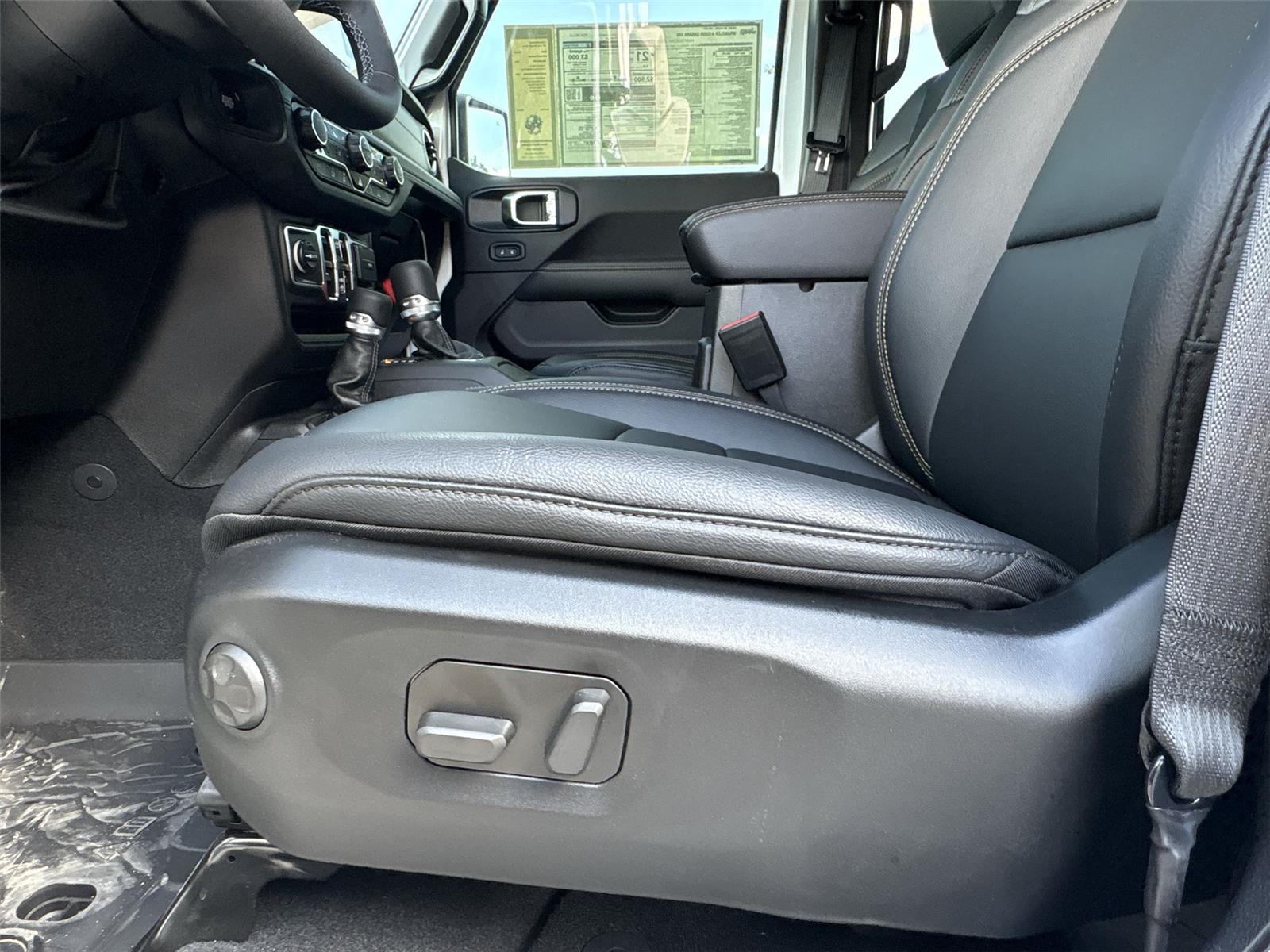 2025 Jeep Wrangler Sahara photo 12