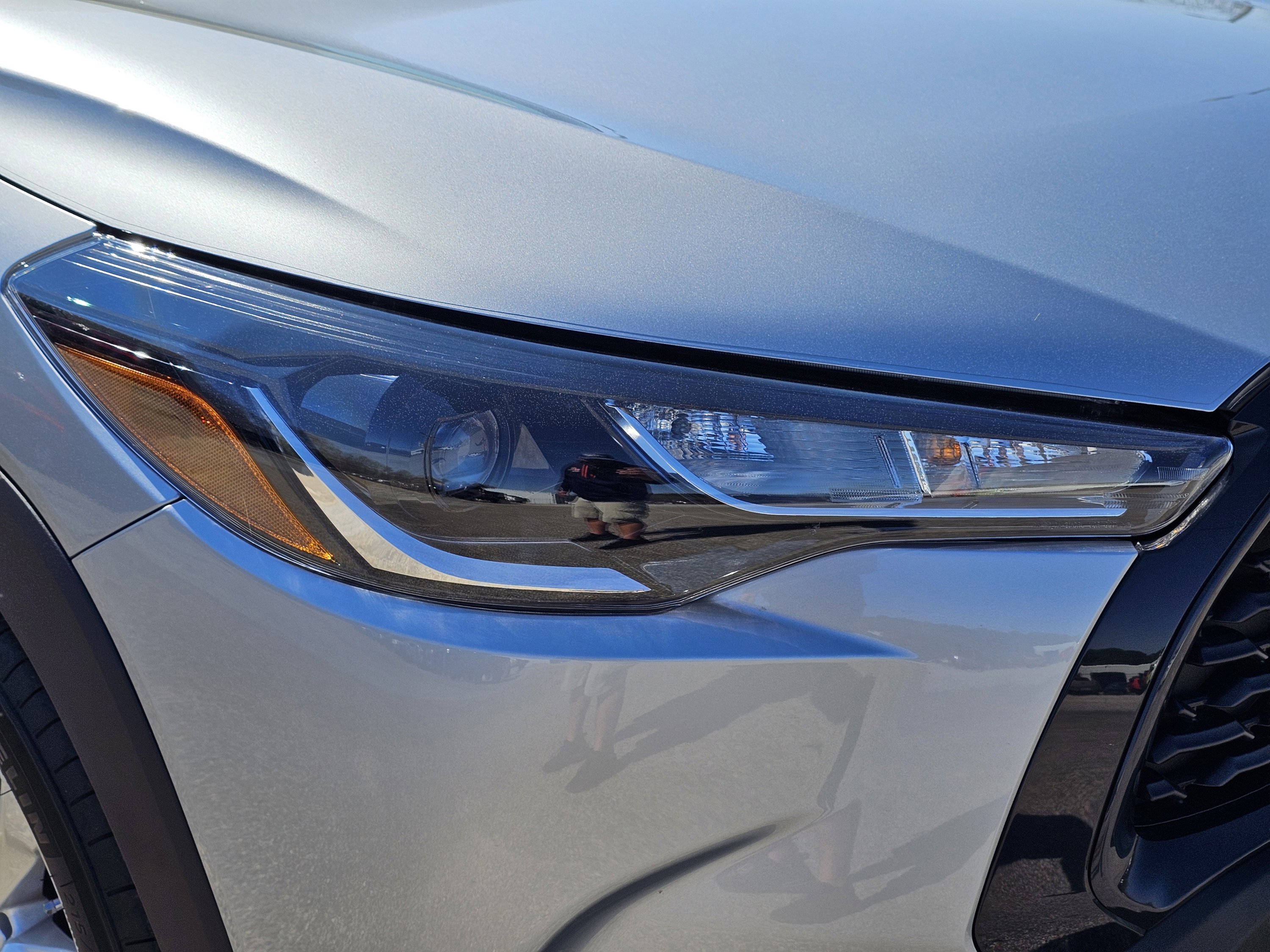 2024 Toyota Corolla Cross LE photo 3