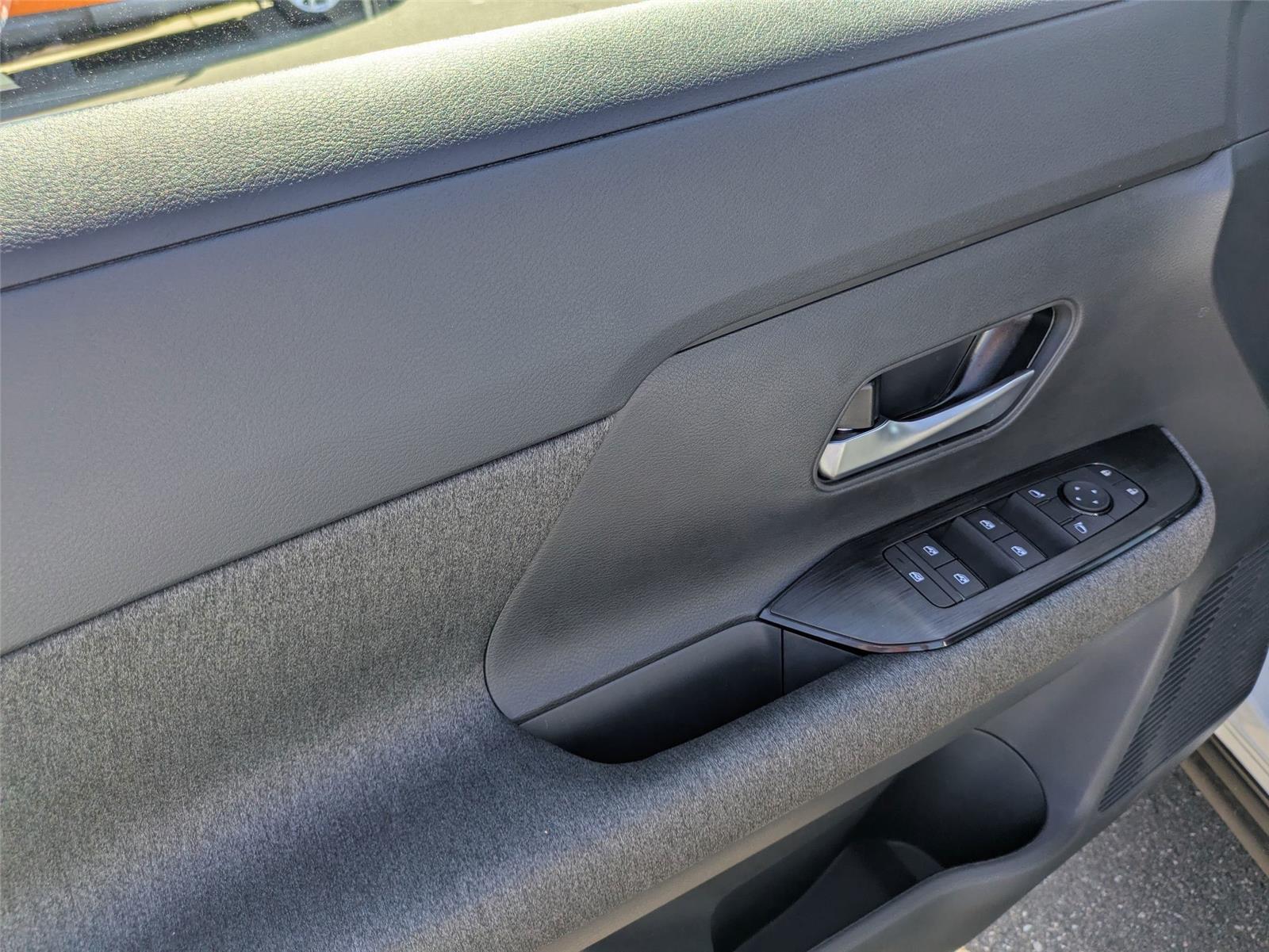 2026 Nissan Kicks SV photo 3