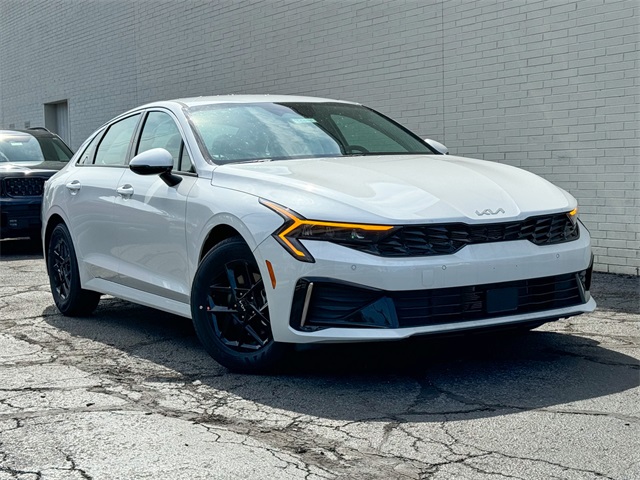 2025 Kia K5 LXS photo 2