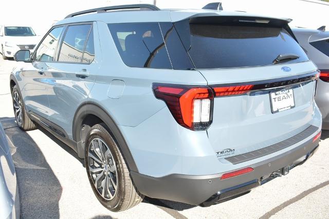 2025 Ford Explorer ST-Line photo 4