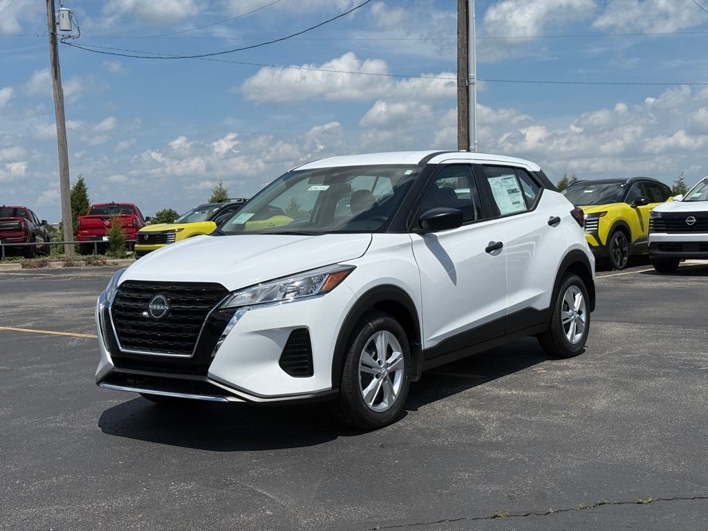 2025 Nissan Kicks Play S photo 2