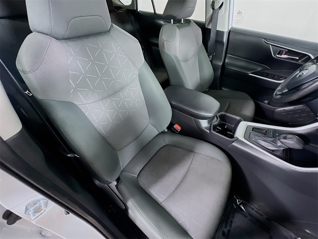 2024 Toyota RAV4 XLE photo 22