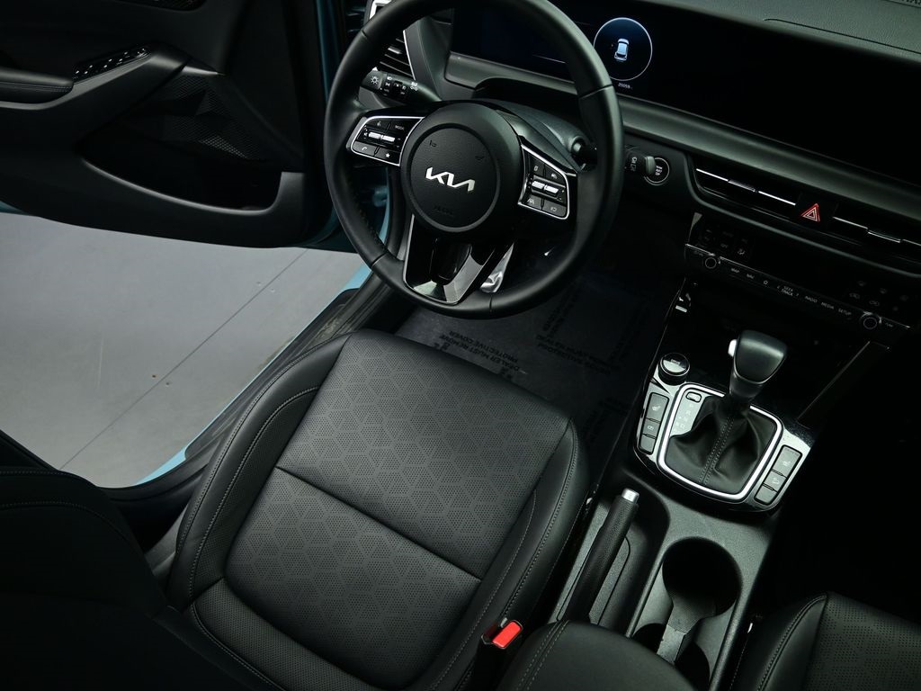 2024 Kia Seltos EX photo 7