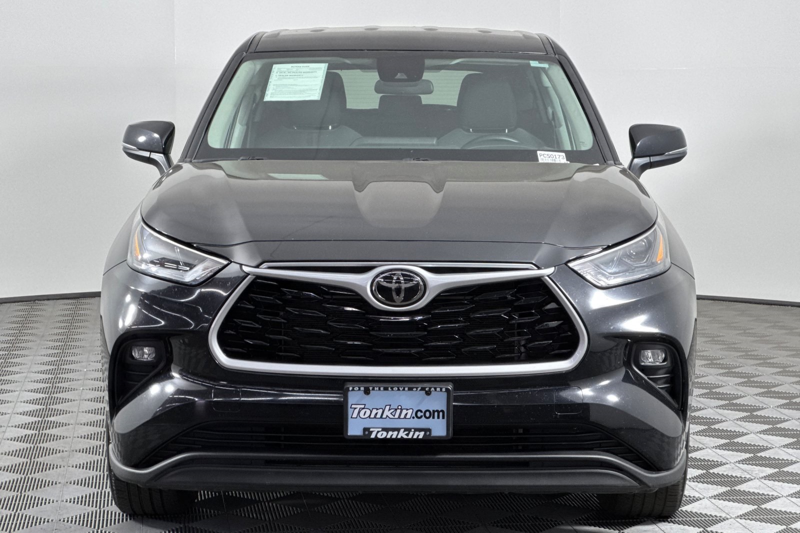 2024 Toyota Highlander LE photo 8