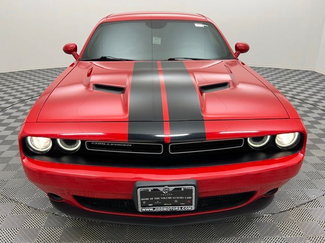 2019 Dodge Challenger SXT photo 2