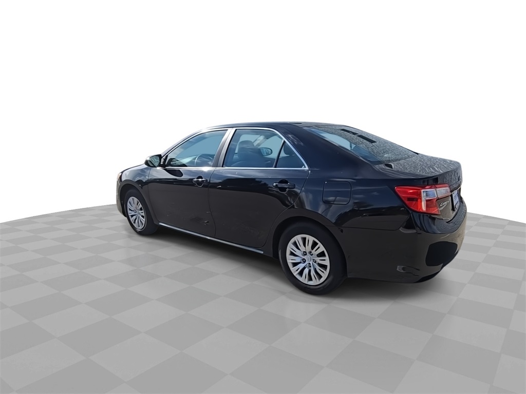 2014 Toyota Camry LE photo 4