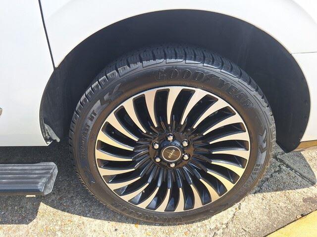 2020 Lincoln Navigator Black Label photo 25