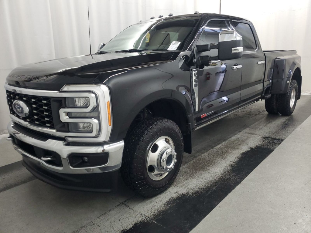 2023 Ford F-350 Super Duty Lariat's photo